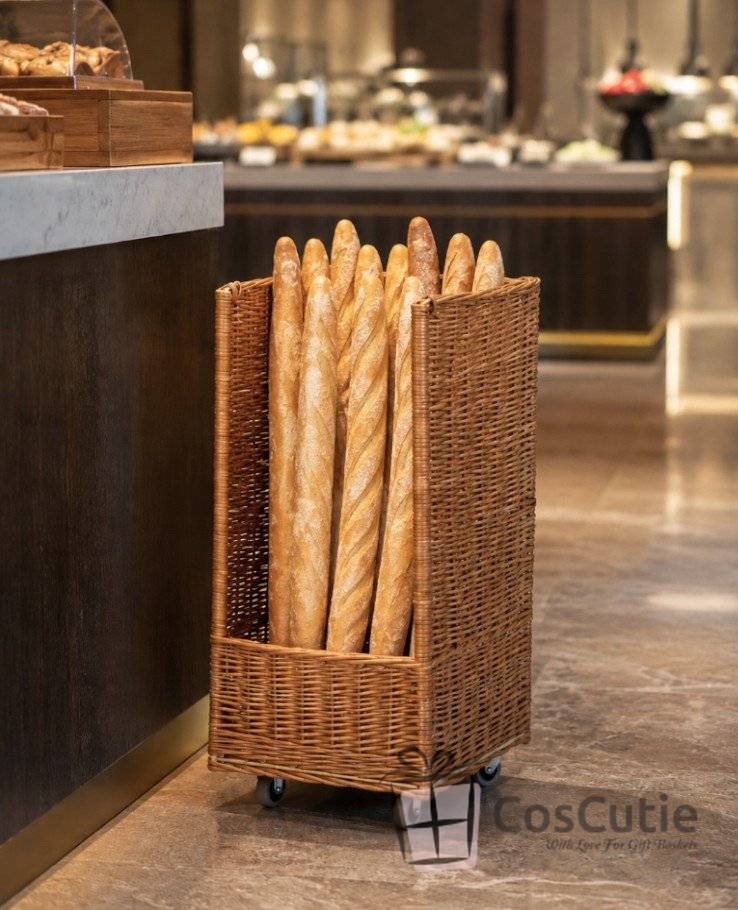 Cos inalt din rachita pentru baghete, cu roti, 38x84 cm