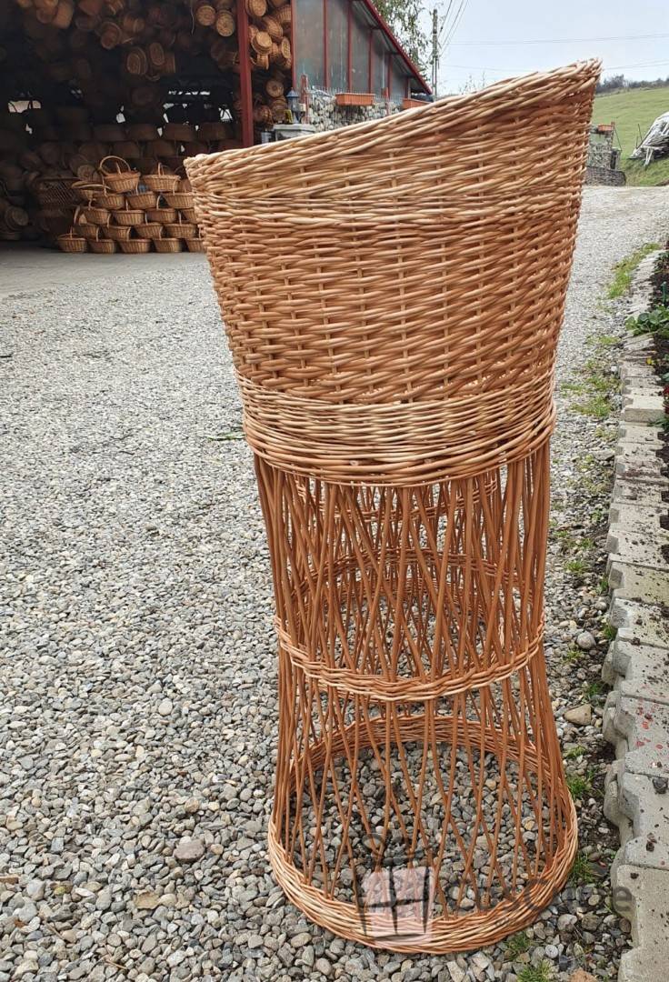 Cos rachita asimetric pentru expunere produse, inalt cu picior suport, 120 cm