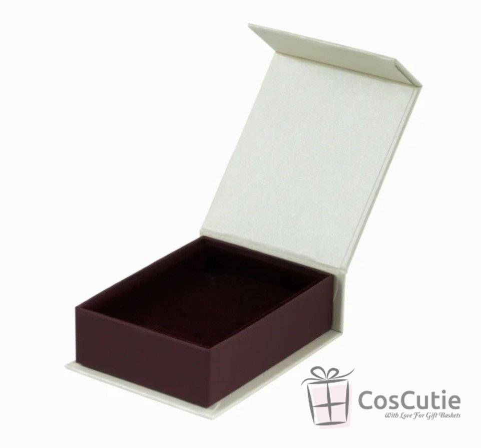 Cutie bijuterii cu inchidere magnetica 7.3x9x3.3 cm
