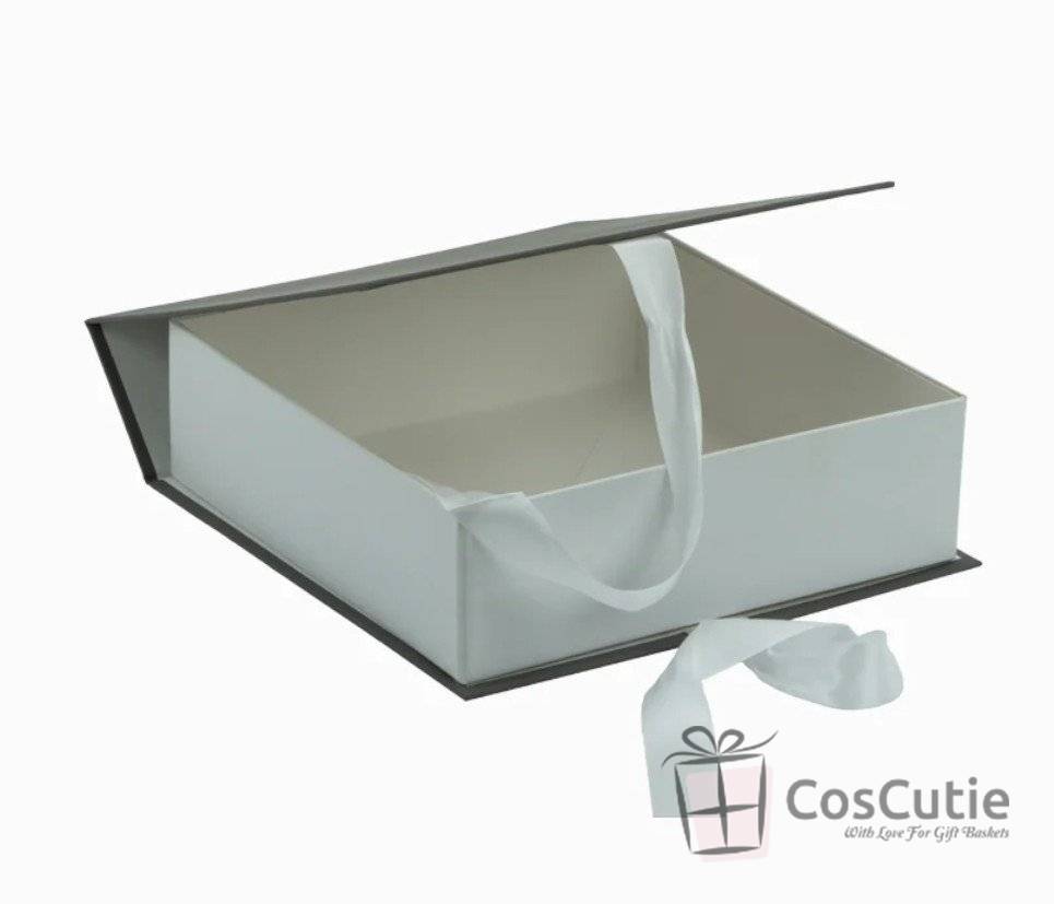 Cutii cadou gama Premium, carton rigid Soft Touch, fundita satin, 25x25x7.5 cm