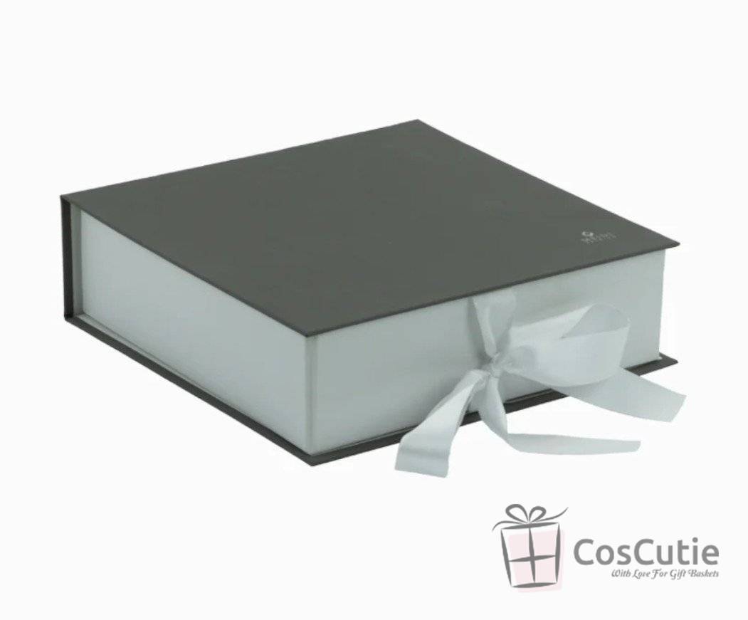 Cutii cadou gama Premium, carton rigid Soft Touch, fundita satin, 25x25x7.5 cm