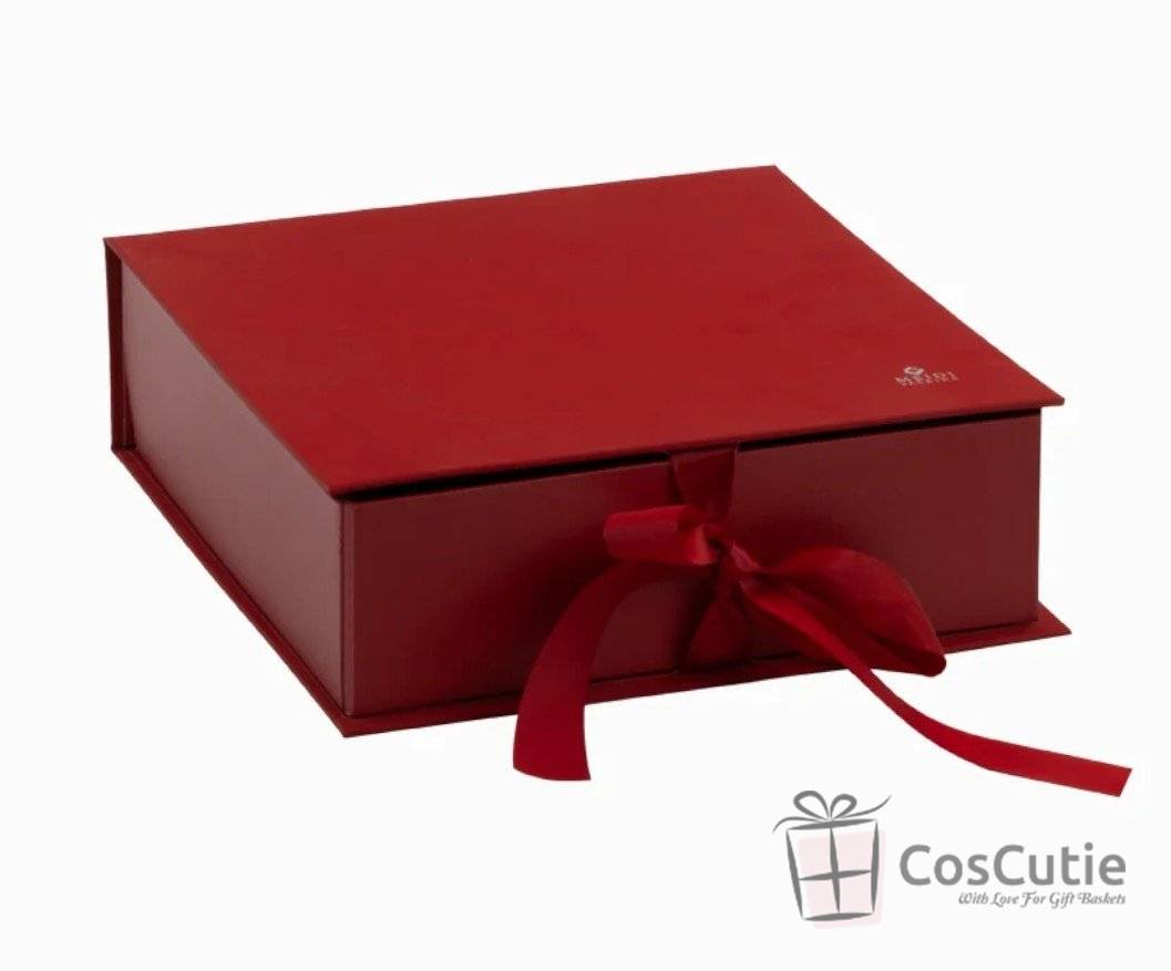 Cutii cadou gama Premium, carton rigid Soft Touch, fundita satin, 25x25x7.5 cm
