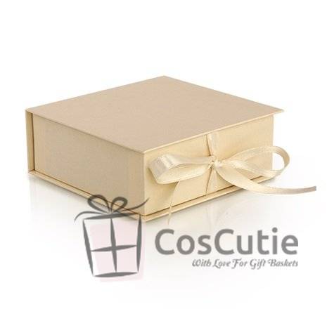 Cutii cadou gama Premium, carton rigid Soft Touch, fundita satin, 25x25x7.5 cm