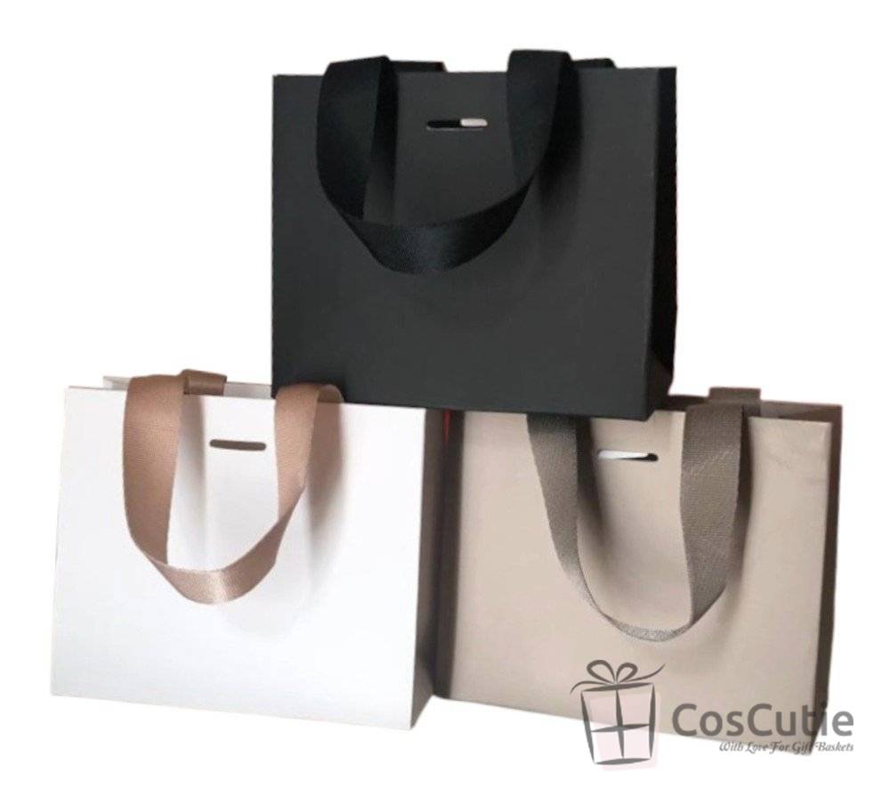 Punga cadou Lux Alb 20x17x9 cm, carton plastifiat 250 g/mp Soft Touch