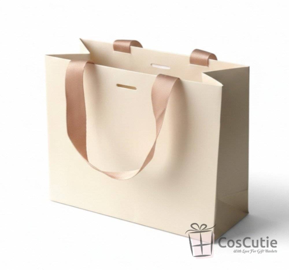 Punga cadou Lux Crem 20x17x9 cm, carton plastifiat 250 g/mp Soft Touch