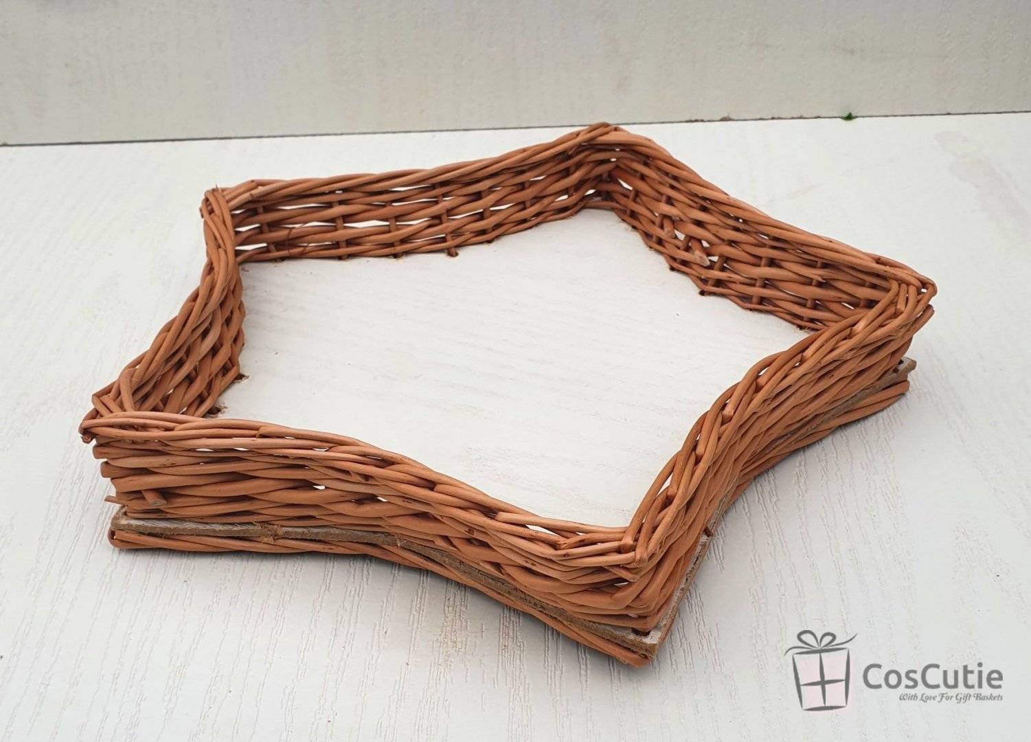 Tavita decorativa din rachita in forma de Stea cu baza din placaj
