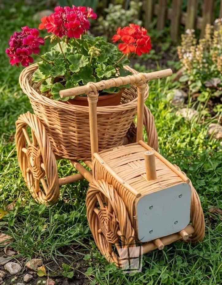 Tractor din rachita, cos suport flori, decoratiune rustica, 50x25x30 cm