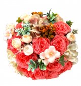 Aranjament floral Premium, trandafiri parfumati, flori de cires, hortensie, Somon/Crem, 30x30 cm