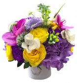 Aranjament floral Premium, trandafiri parfumati, hortensie, panselute, orhidee, Galben/Mov, 30x30 cm