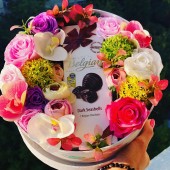 Cutie cadou flori si ciocolata