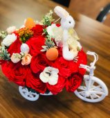 Tricicleta decorativa aranjament floral Paste